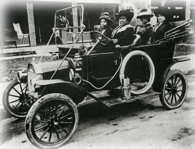 Sarah Breedlove Walker in ihrem ersten eigenen Auto