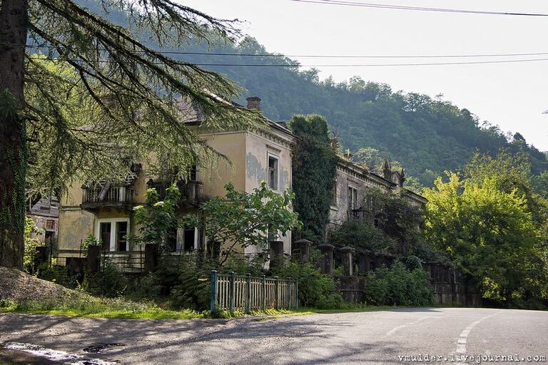 Die verlassene Stadt Tkuarchal6 - Lost Places