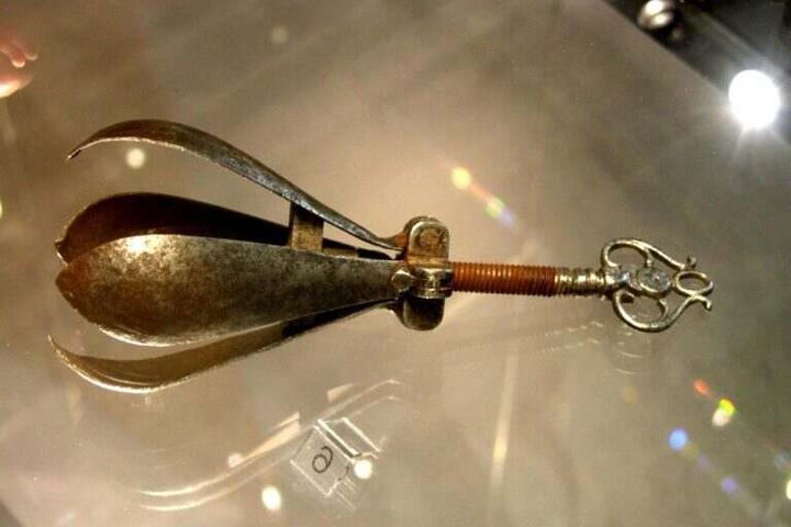 Folterwerkzeug und Folterinstrument - Birne der Angst